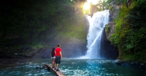Tegenungan_waterfall